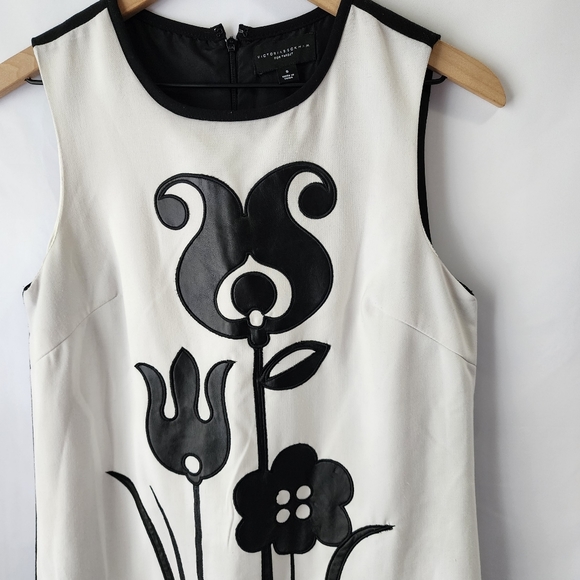 SOLD! Victoria Beckham for Target • Mod Floral Dress - Picture 3 of 7